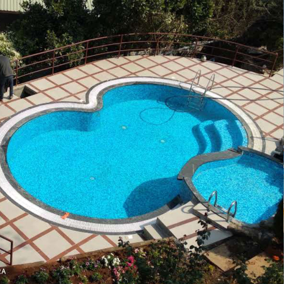 Vanishing Edge Swimming Pools